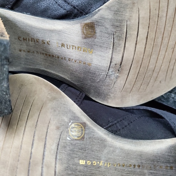 - Black boots by Chinese Laundry - Picture 6 of 6